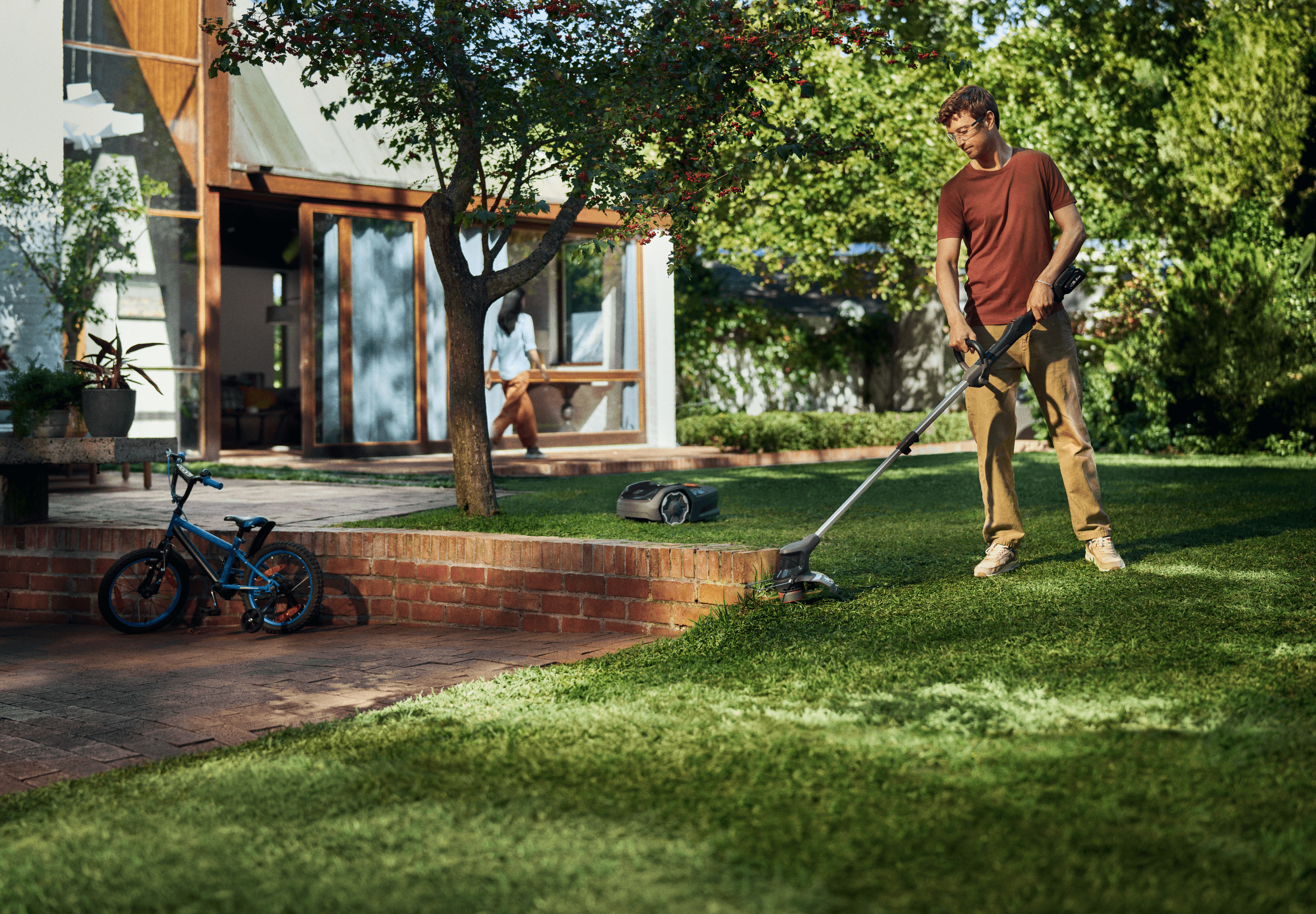 Aspire™ Trimmer 18V Without Battery and Charger image 0